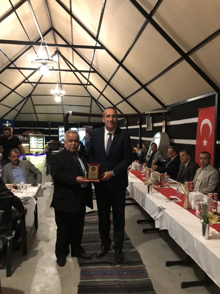 mustafaaltintqs's tweet photo. Yerel Demokrasi; karşılıklı güven inşa etmektir.. Vatandaşın kamu ile arasında kuracağı güven bağını tesis eden ilk yöneticiler Muhtarlarımızdır.
@democracy_week @TBB @MobilityWeekTR @mobilityweek 
#europeanlocaldemocracyweek 
#eldw https://t.co/XUZeGNrbhd