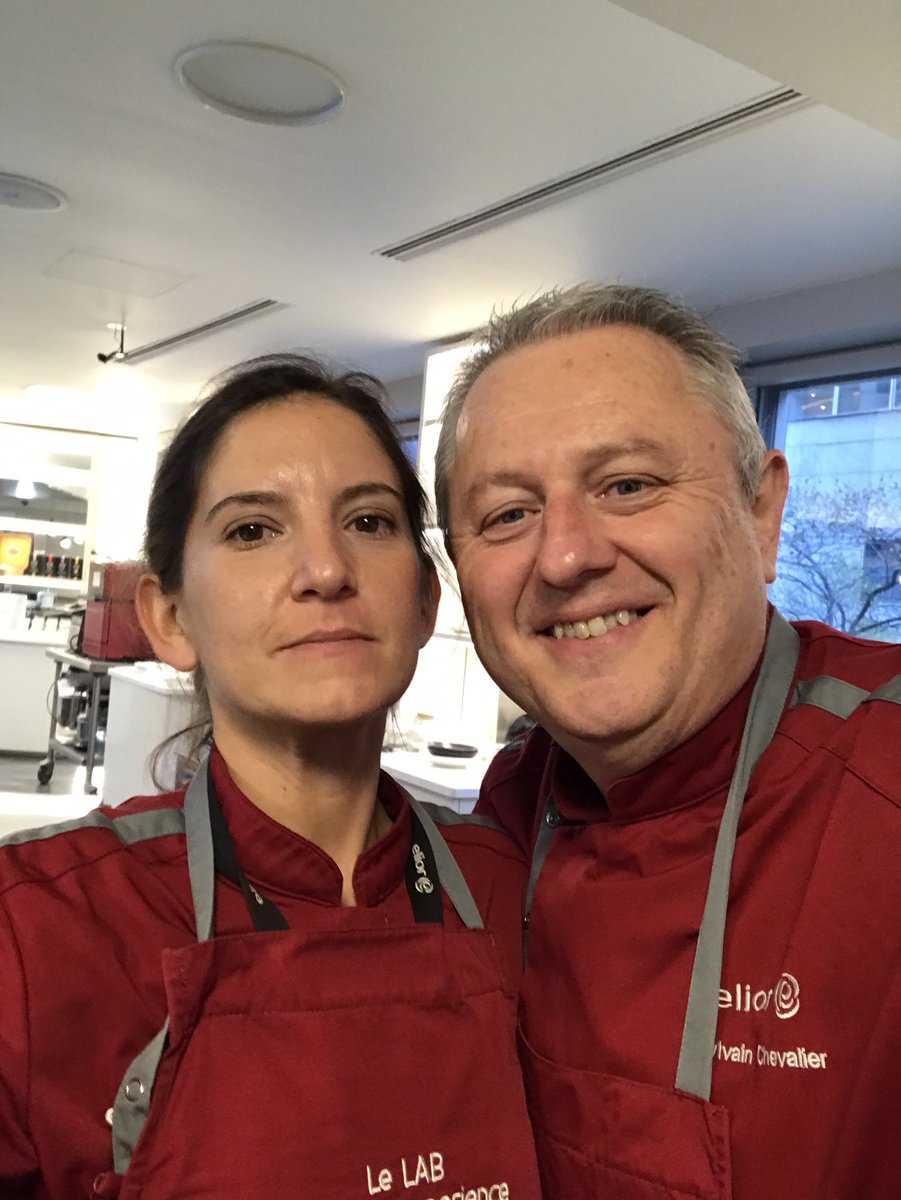 Aujourd’hui sur la Tour Egée avec nos CHEFS CUISINIERS de l’Inde Nous réalisons des recettes Végétariennes #AppétitDuMieux <a href="/Elior_Group/">Elior Group</a> @Elior_France