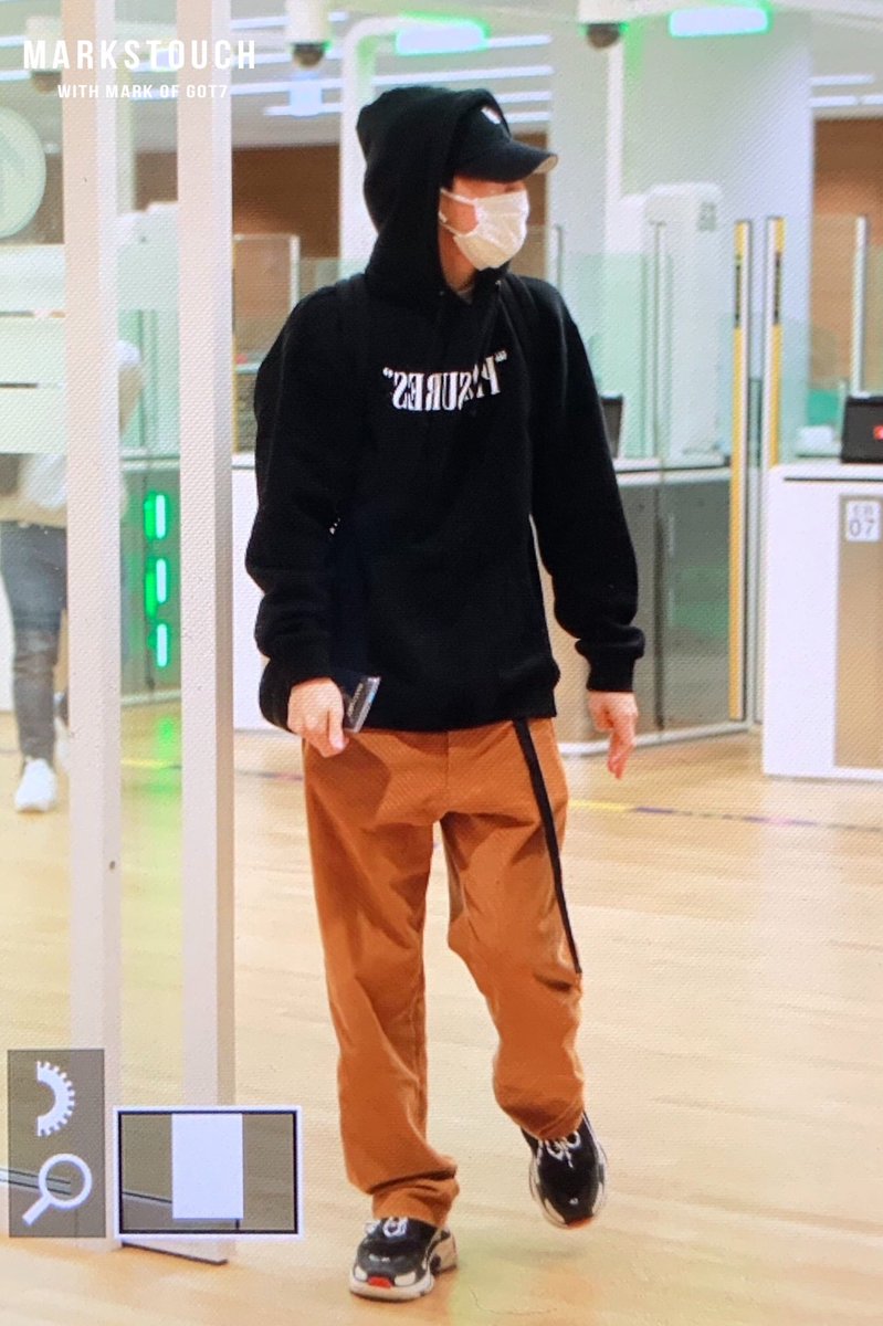 markstouch's tweet image. 191021 ICN 마크 한국 와서 넘나 행복해🥺🥺🥺💚
#GOT7 #갓세븐 #마크 #Mark #MarkTuan #段宜恩 #단의은