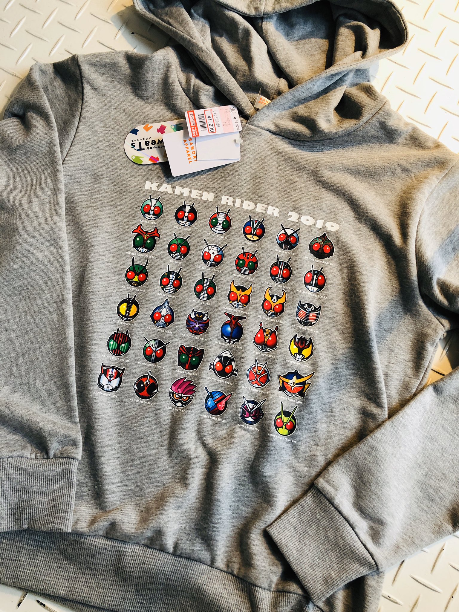 Neverpop03 しまむらで仮面ライダーパーカー購入 昭和 平成 令和ライダー揃い踏み パーカー ジャケットで或人コス可 劇中で着てくれませんかね 仮面ライダーゼロワン