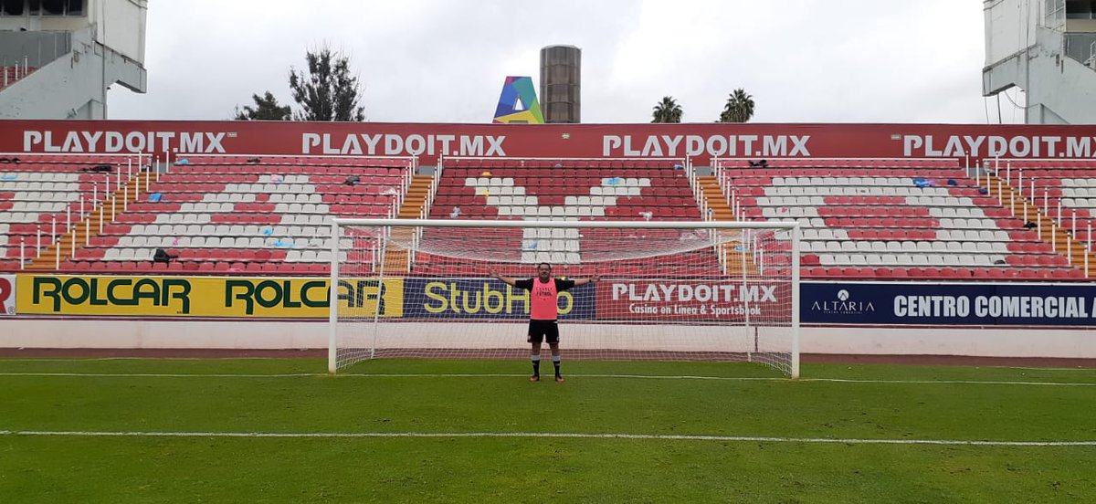 HEYDRICHOBED's tweet photo. Ayer jugue en el victoria!!! lo máximo!!! https://t.co/FS3VBGzVNN