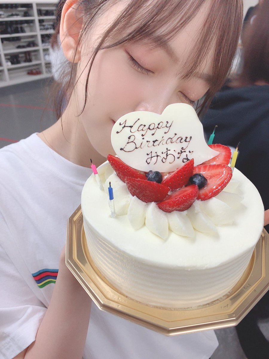 nogizaka46's tweet photo. ��ブログ更新 堀未央奈】 リハ中に誕生日の歌が流れて一緒に手を叩いてたらわたしでした https://t.co/ixGxs5sM9M https://t.co/01epomUYyn