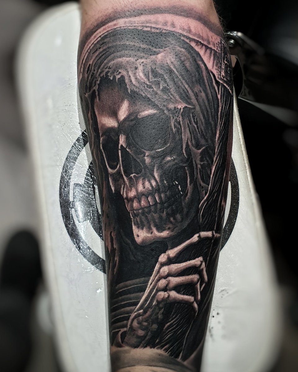 Old classic given the modern treatment! Tons of fun! #skulltattoo #reaper #skull #tattooartist #tattoo @tattooedstunner <a href="/TattooSociety13/">TattooSociety13</a> <a href="/TotalTattooMag/">TotalTattooMagazine</a>