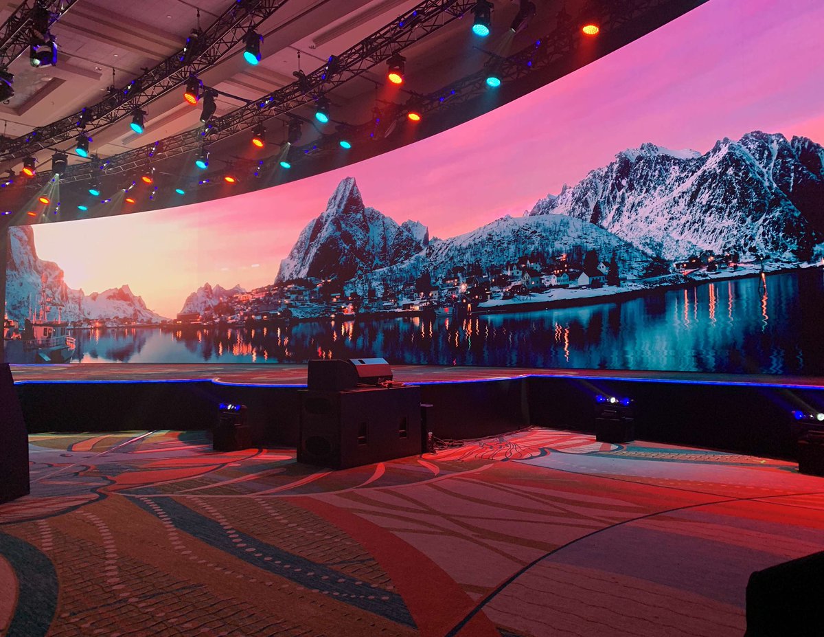 GKCIO's tweet photo. Waiting for keynote with this amazing backdrop image #GartnerSYM https://t.co/6FWn7cscL8