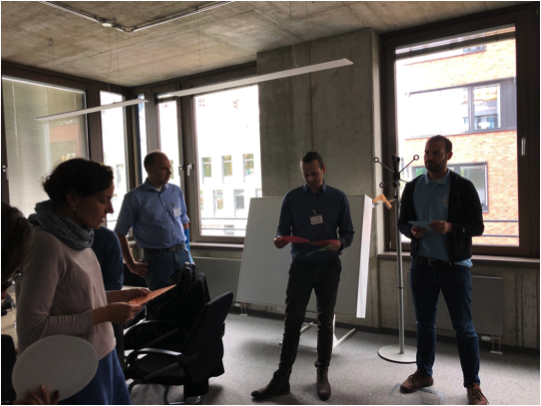 Die Partner aus dem #Forschungscampus brainstormen, wie die digitale Navigation auf dem <a href="/euref/">EUREF-Campus</a>-Campus verbessert werden kann. <a href="/mobility2grid/">Mobility2Grid e.V.</a> <a href="/DAI_Labor/">DAI-Labor</a> <a href="/TUBerlin/">TU Berlin</a> <a href="/FZI_official/">FZI</a> @EICT_GmbH