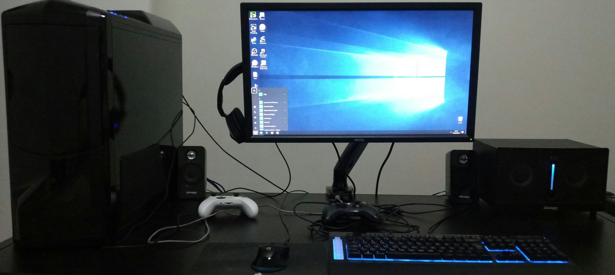 darkwhatever's tweet photo. @Thunderfulgames @LonelyMnts Ohh, my Xbox is a little different I guess https://t.co/poSd1uHgN1