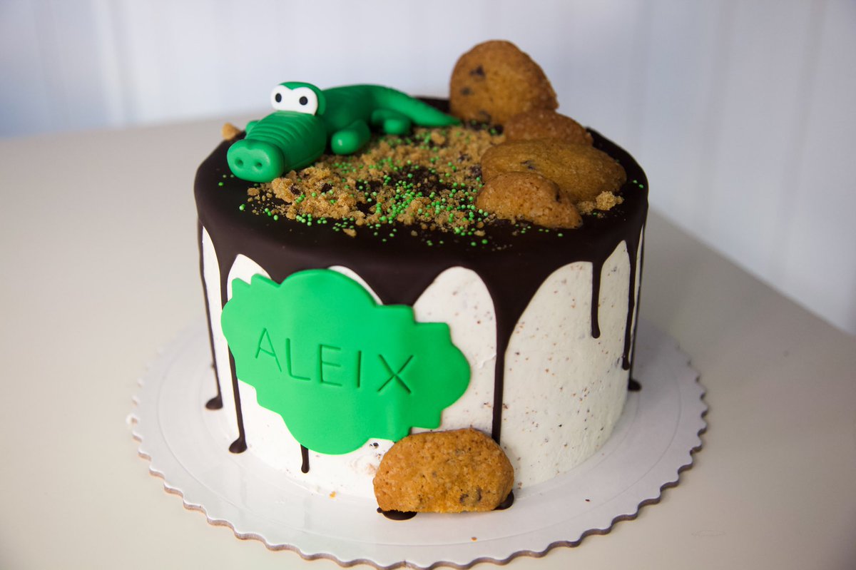 ¡Personaliza tu #tarta favorita!.
💬¿Cuándo?
📅De lunes a viernes de 10:00 a 19:00 y sábados de 10:00 a 14:00.
💬¿Dónde?
📍Calle Callosa d’En Sarrià 2, Valencia.
💡También en lacentraldepostres.com/tienda

#tartas #tartaspersonalizadas #tartaspersonalizadasvalencia #valencia #sweet