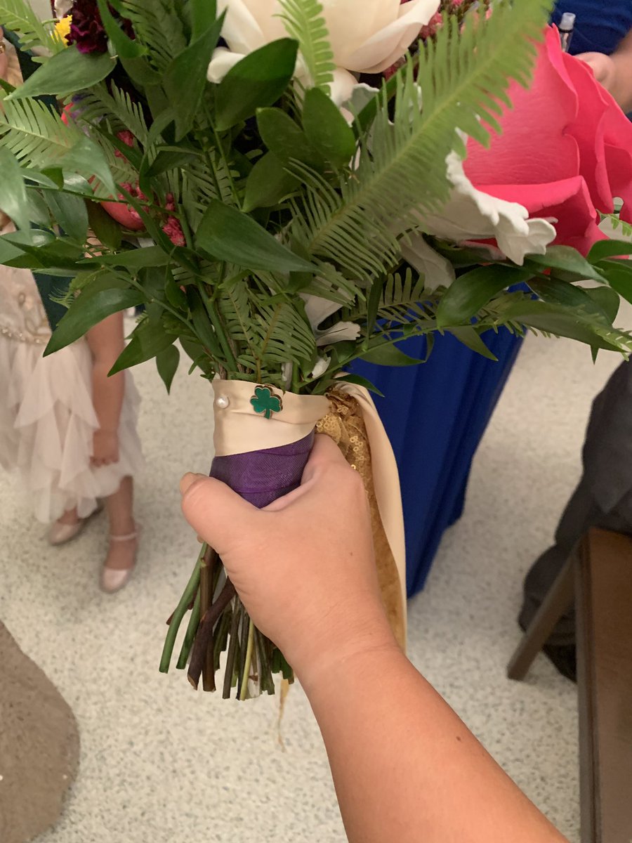 YeaH4Rachel's tweet photo. Our little touches of #notredame on our  wedding day helped to make it so special! We love our ND! Go Irish!! ☘️☘️ @NDFootball @NotreDame https://t.co/YufYYgEh1P