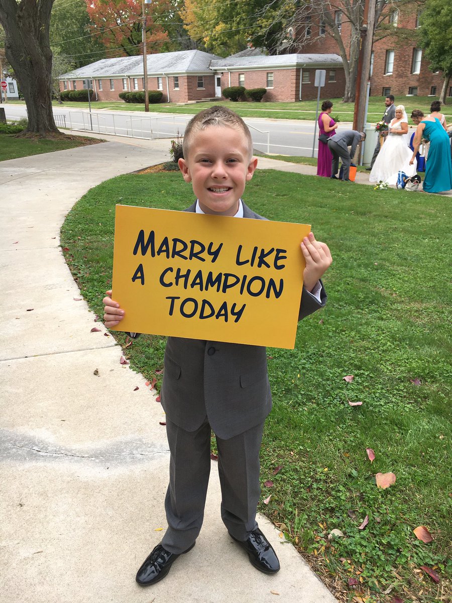 YeaH4Rachel's tweet photo. Our little touches of #notredame on our  wedding day helped to make it so special! We love our ND! Go Irish!! ☘️☘️ @NDFootball @NotreDame https://t.co/YufYYgEh1P