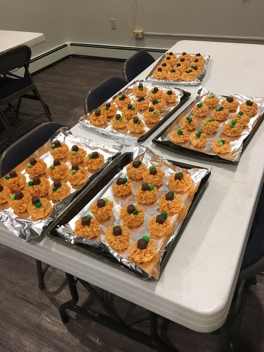 stephaniekateh1's tweet photo. This semester I am on the Sunshine Committee for @awa_uwmadison — one of my duties is to help with meeting treat making! I’d say making about 100 rice crispie pumpkins counts as a successful Sunday. (Image: 5 trays down, 4 to go) #fallfestive #pumpkintreats https://t.co/ri0ZwTV2OO