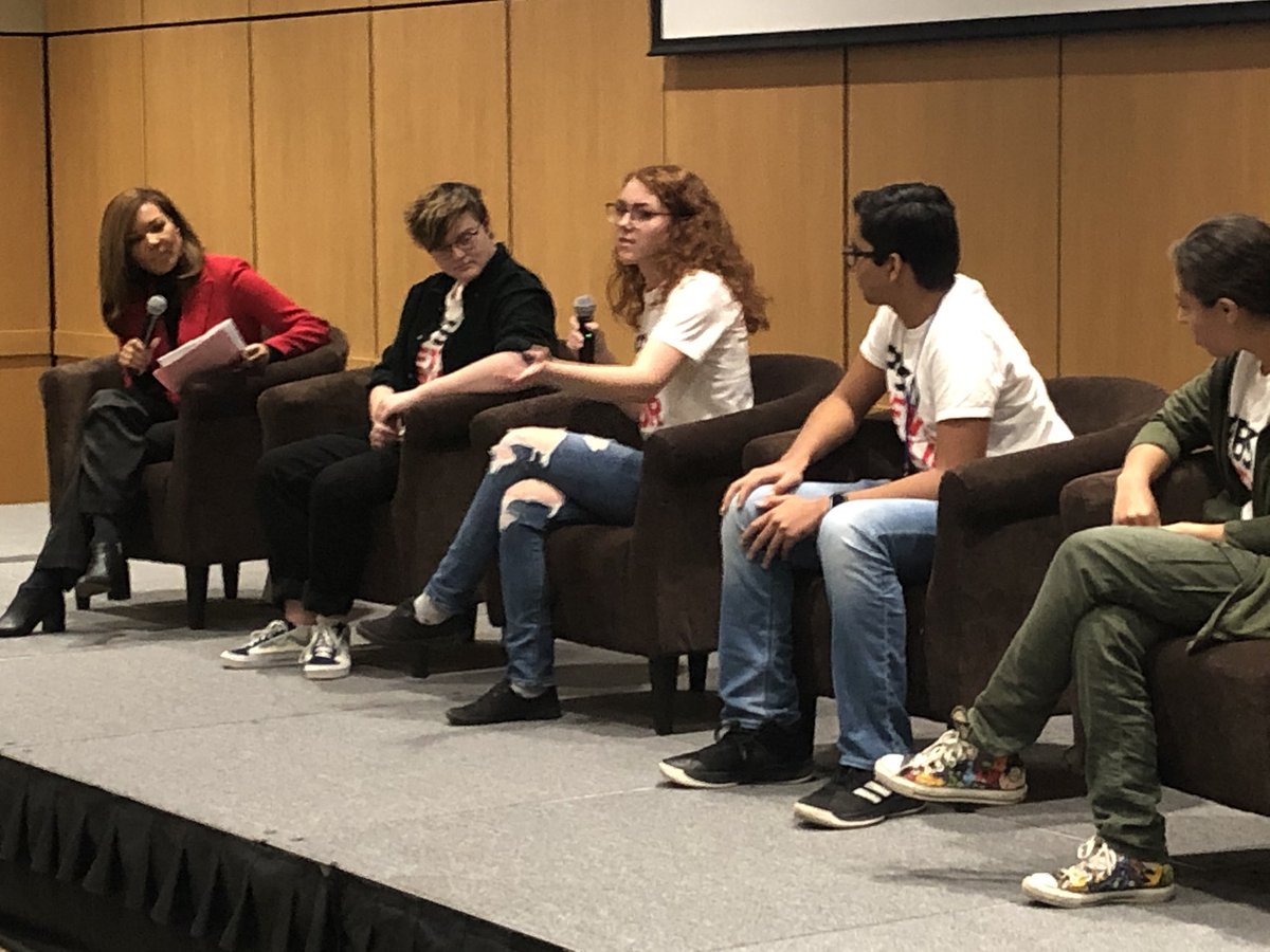 JamieJournalism's tweet photo. #medialitwk @ccliffordwxyz hosting a panel with @FHSTheFlash podcaster Romil and @reportinglabs  students from around the metro. https://t.co/9GILltUX5E