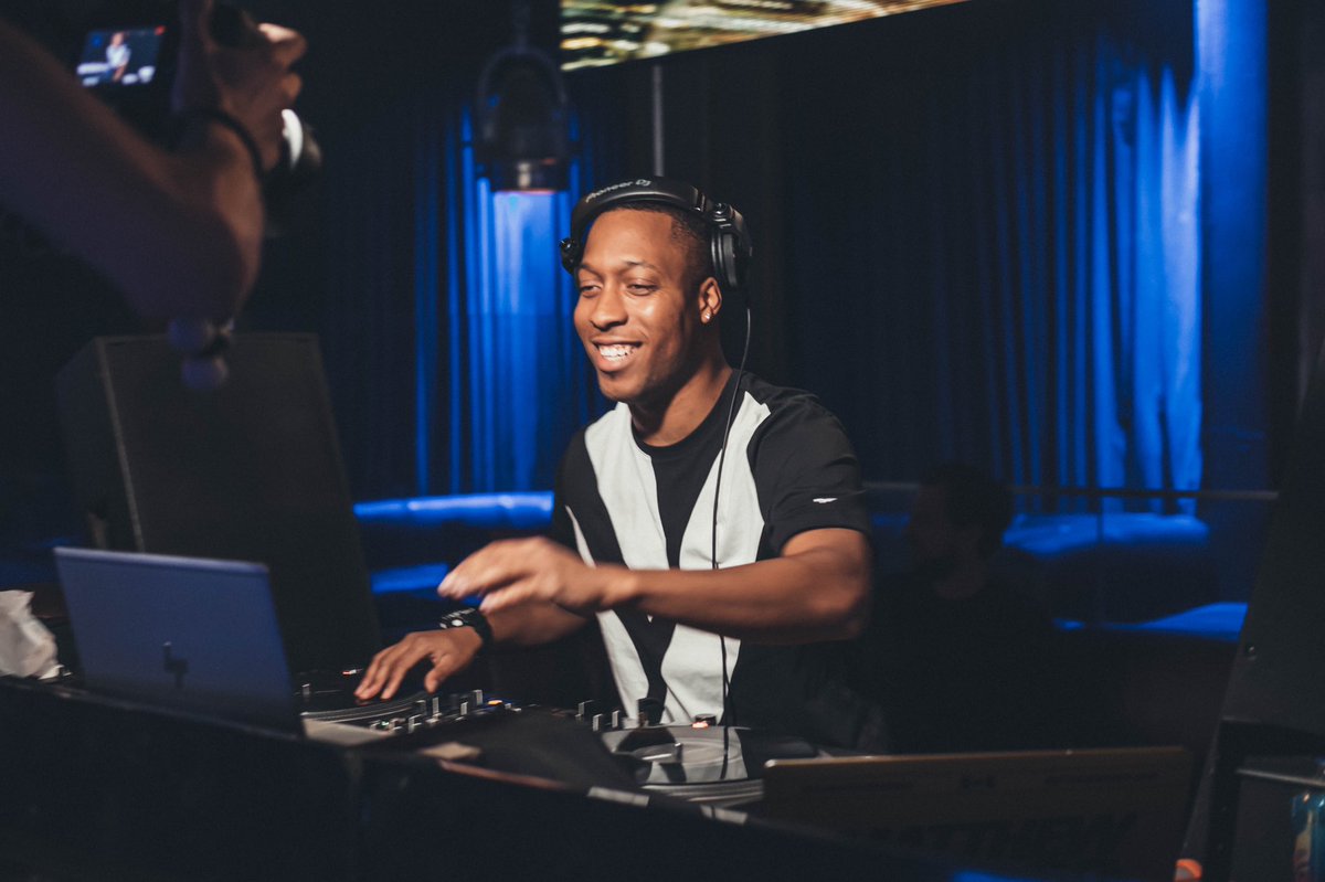 have a GREAT start to the week #reaLLLionaires!