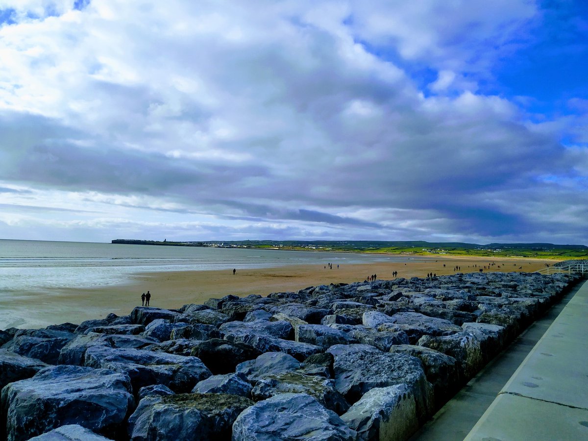 KieranLinehan's tweet photo. @wildatlanticway @wildatlanticway @ClareTourism Lovely Lahinch #Lahinch #WildAtlanticWay #clare #Ireland #snugpic 🇮🇪🌤️ https://t.co/J4mtgWVEOB