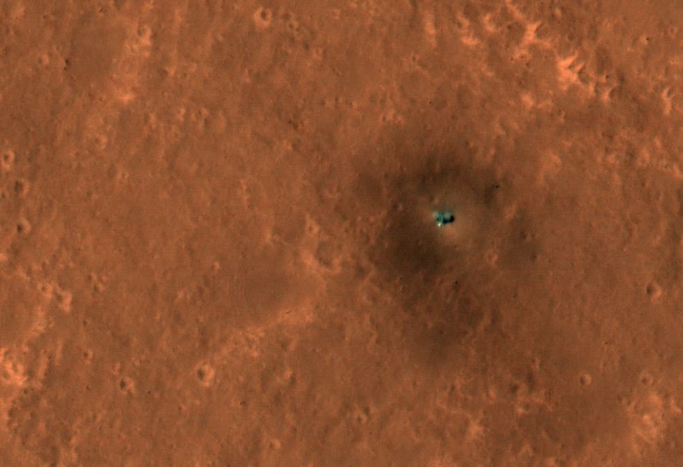 NASA’s Mars orbiter visited the InSight lander and Curiosity rover from ...