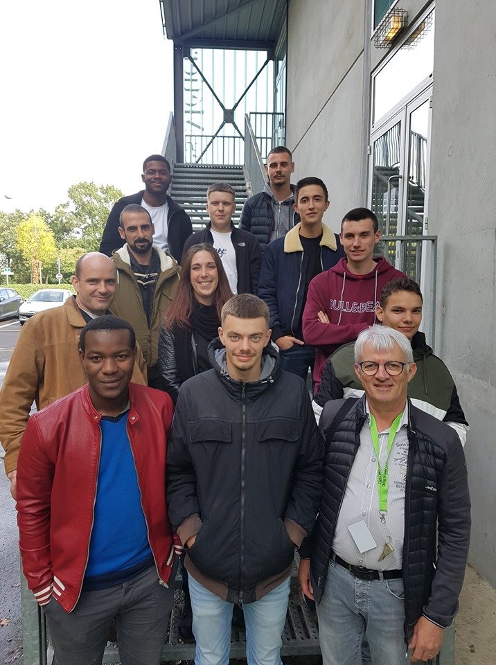 😀 Nous souhaitons une très bonne année aux 11 personnes qui ont intégré la formation IRT (Installateur de Réseaux de Télécommunication).
👍 Bravo à vous !
