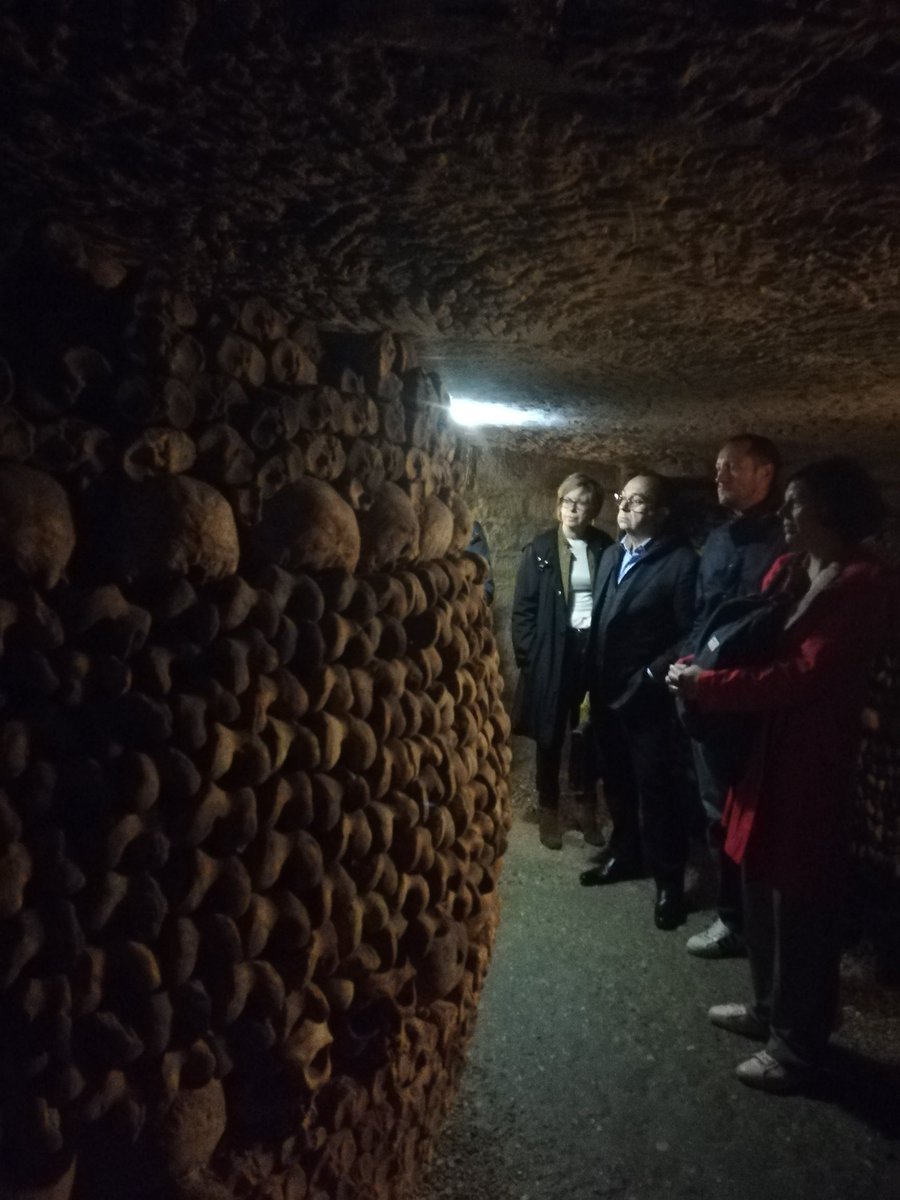 SelenciaPat's tweet photo. 17/10 : dernière ID de l'année avec pour thème l'immobilier, et l'intervention de @BNPPRE_FR , #Sofidy et @Gestion_21. Visite privée des catacombes, réunion de chantier dans un immeuble en travaux et déjeuner au bar éphémère du Shangri-La. Merci à tous de votre participation ! https://t.co/Od1VcmeKDv