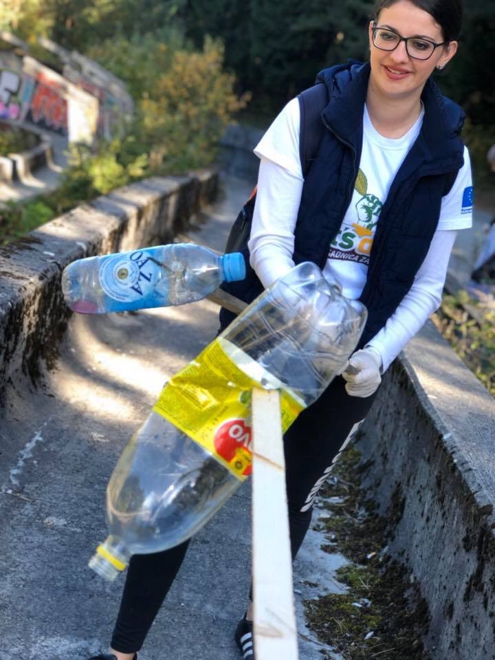 letsdoitbih's tweet photo. #Trebevic 150 volontera za dan ocistilo 5 tona otpada. Nije lose za jednu nedjelju https://t.co/kk0VOOCwPO