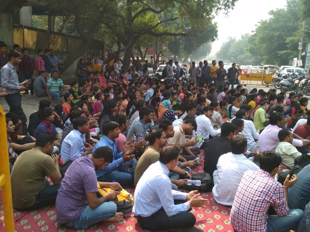 meghagarg1901's tweet photo. #mcdprtjoining kya hmara system itna kamzor hai jo hme ek jawab tk ni de skta... 😢😢😢😢 7th day of protest and still looking for answers..... 😨😨😨😨 https://t.co/QvKGpjvXkM