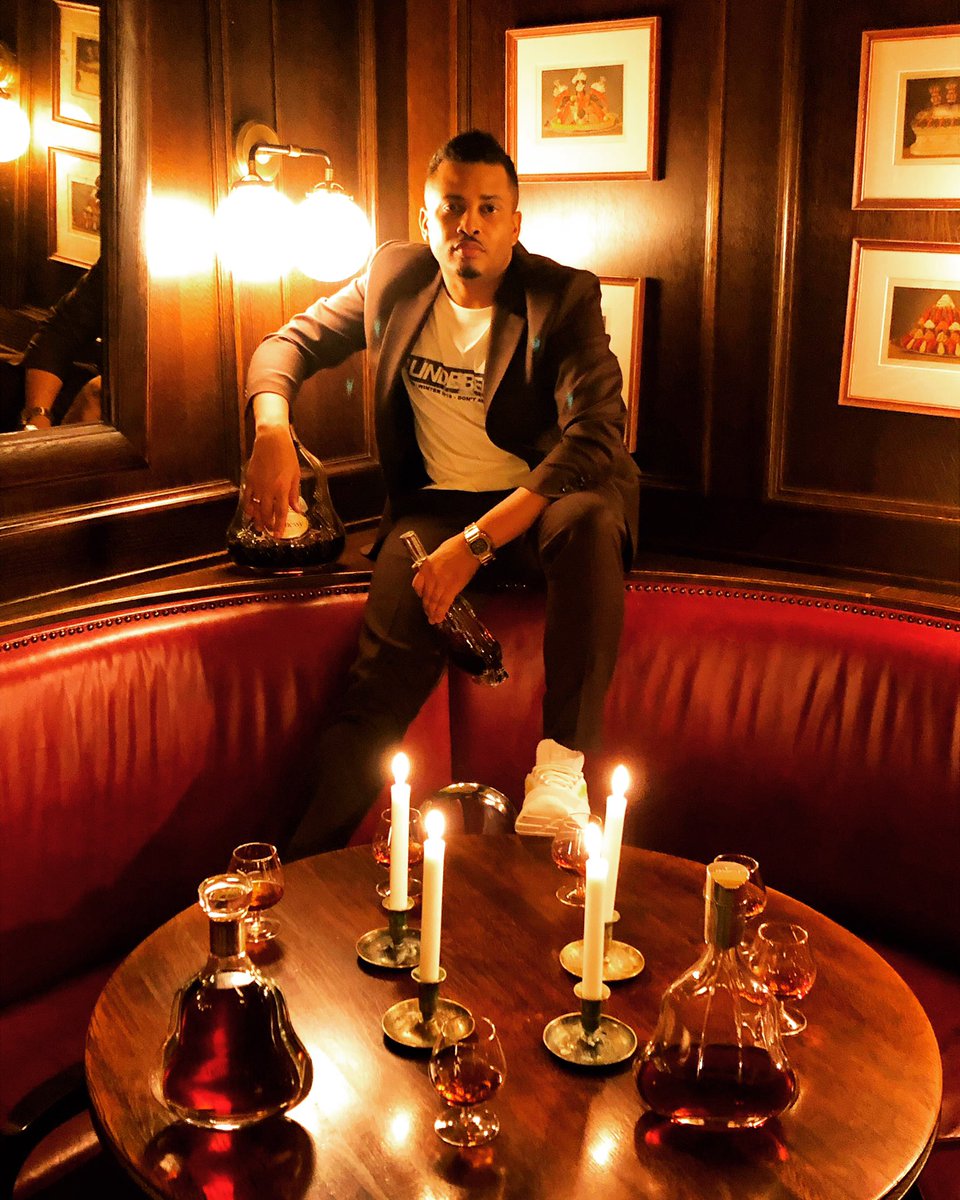 "Man blir törstig av att vara kreativ" - <a href="/micheldida/">Michel Dida</a>

Från gårdagens video shoot av min vers med bramski @reallokal till hans låt Hennessy