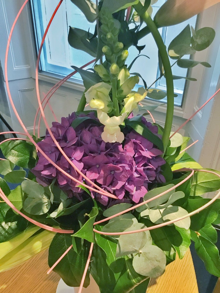 tayntonssols's tweet image. How amazing is our beautiful towering bouquet we’ve received for our offices this week! @PLANTATION41 #gloucester #bouquet