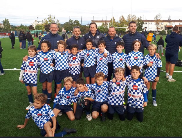 MathiasG__'s tweet image. Victoire Tournoi Parmentine @agen_rugby des U10 bravo les petits damiers de l @UBBrugby  et sous les yeux d une légende du rugby français  Mr Philippe Sella .  Merci au @agen_rugby  pour ce beau tournois ❤️🏉 #ubb #SUA #cabbg  #ecolederugby #ecoledelavie