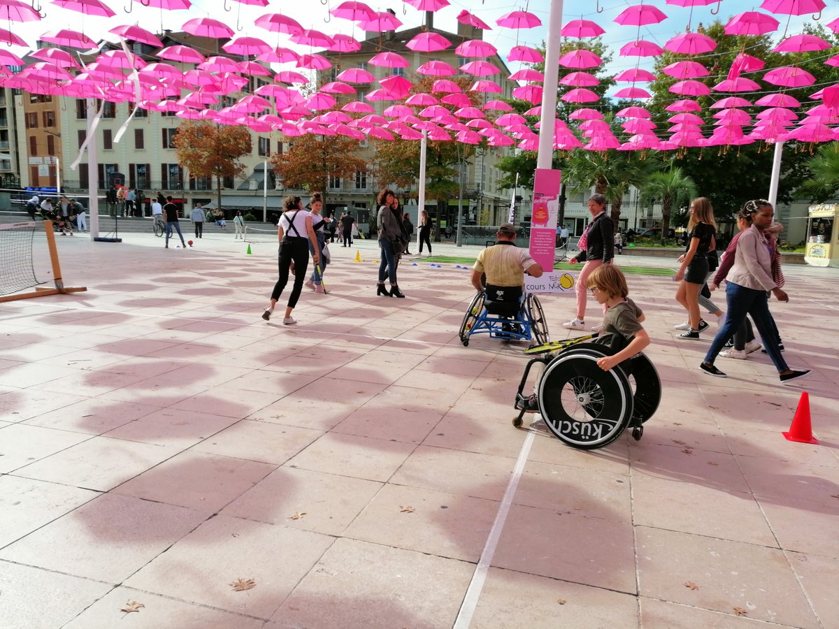 Fete_Le_Mur_PAU's tweet photo. Parcours Fête Le Mur Pau une superbe réussite au cœur de la ville pour un rendez vous 100% partage, solidarité, éducatif et sportif... Merci à tous ! #fetelemur @paubearnhabitat @BNPParibas @Ville_Pau https://t.co/fAWnoJu10A