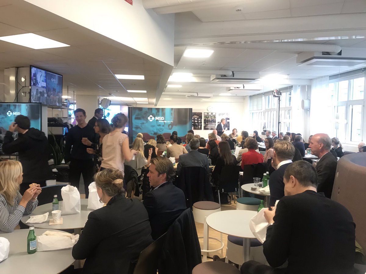 JenniferOlovson's tweet photo. Fullsatt! strax drar vi igång dagens Brown Bag Lunch - KI motorn inom life science clustret. Följ oss på länk: https://t.co/tVbhUXjihY #msdbrownbag https://t.co/GrfGSYJ9Gi