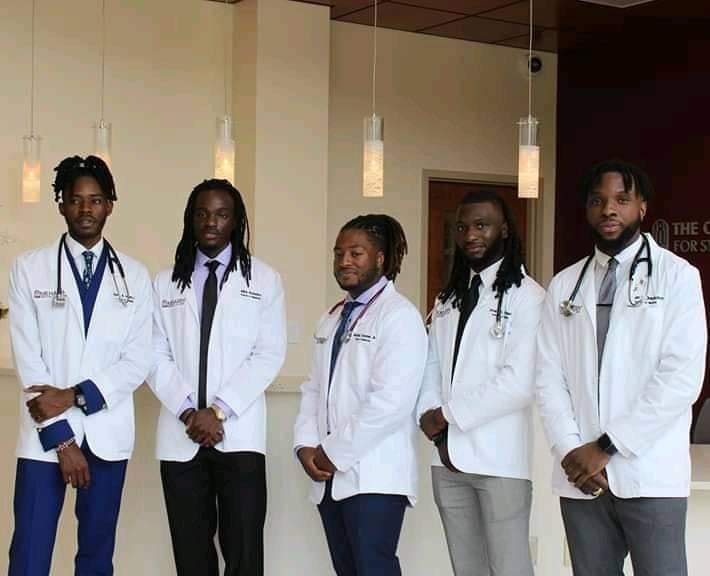 A group of Black men.
All doctors
All with locs
#NaturalHair
#NaturalHairTwitter
#DocsWithLocs
#BlackHair