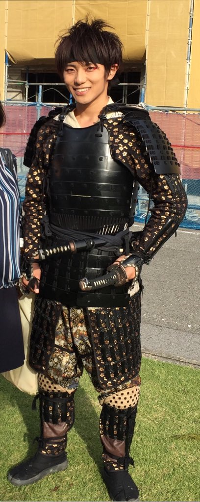 rackon194's tweet photo. 昨日、関ヶ原合戦祭り2019に行って参りましたー。
もうね、パラダイス❤︎
そして私……
2人の島津豊久との2ショットをゲットしましたッ！！
もう死んでもいい❤︎
顔NGはグッズショップの店員さん。
顔出しOKなのはプロの俳優さんです。
2人共、度肝を抜かれる男前❤︎
＃関ヶ原合戦祭り  ＃島津豊久 https://t.co/UzxVvGrx0I