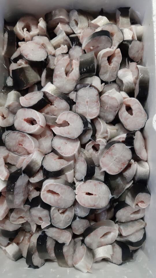 MicksEelSupply's tweet photo. We sell to lots of different pie n mash shops cut eel pieces for stewing. If you are interested please phone for trade prices on 020 7515 2249 Tuesday to Saturday. #eels #cockney #EastEnders #fish https://t.co/KBme1SxLGR