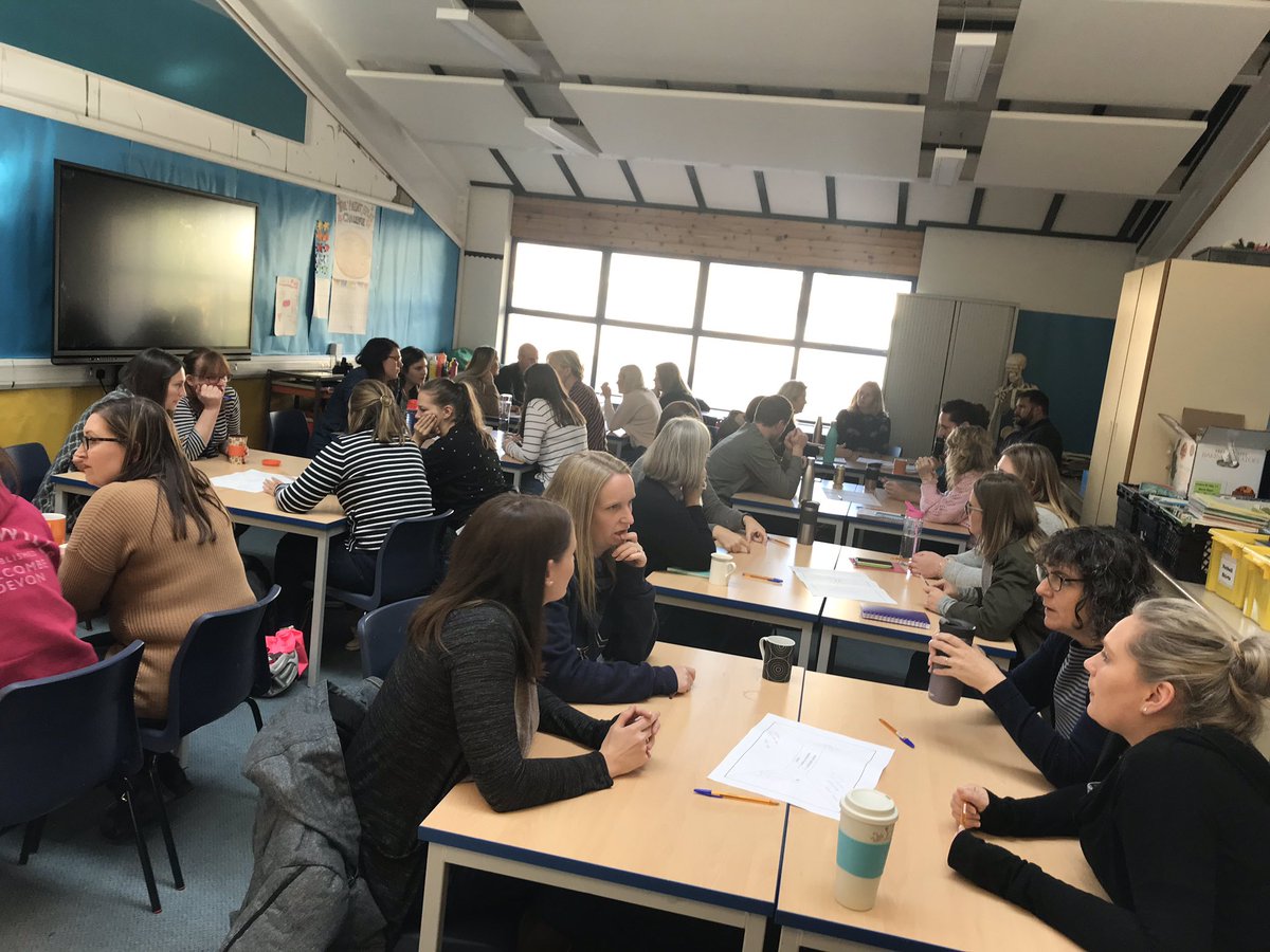 @DunbarPrimary, @SandersonsWynd & Haddington Primary teachers are engaging in professional dialogue as part of our @SEICollab in-service day #Collaboration #TheBigShare
