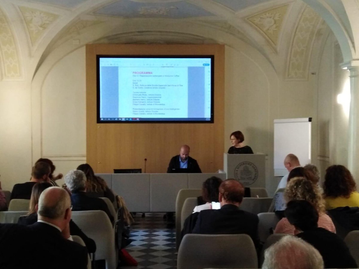 legcoopsociali's tweet photo. "Oltre le classificazioni che separano innovazioni tecnologiche e scienze umane". Presentazione della convenzione e del corso di alta formazione con la Scuola superiore @SantAnnaPisa #coopsociali #Tecnologia #welfare #21ottobre https://t.co/ISSwti54xI