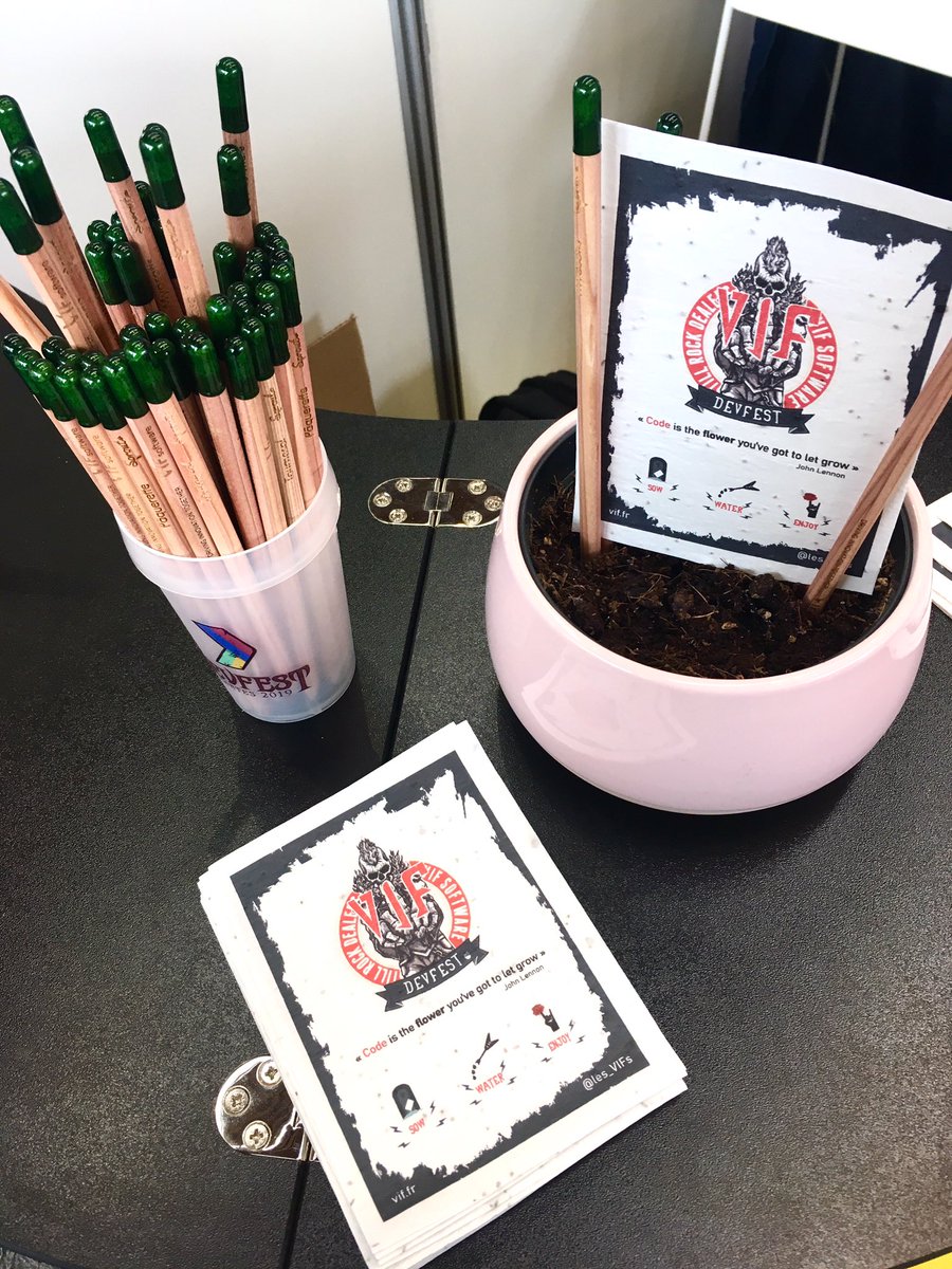 ClouetAlexia's tweet photo. @VIF_software vous accueille au  @devfestnantes aujourd’hui et demain (21 &amp; 22 octobre) à la Cité des congrès.📍
Au programme degustation d’insectes🦗 et crayons à planter🌷. https://t.co/HeQM2uktdr