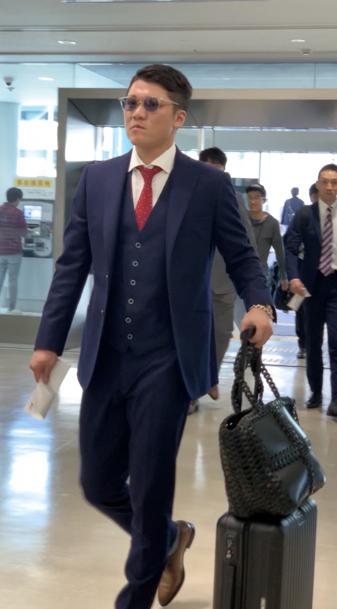 Twitter 上的 Mk こんなにスーツ姿がかっこいい人って見たことがない 坂本勇人 Giants 福岡空港 T Co Raxctfhus8 Twitter Twitter 上的 Mk こんなにスーツ姿がかっこいい人って見たことがない 坂本勇人 Giants 福岡空港 T Co Raxctfhus8 Twitter