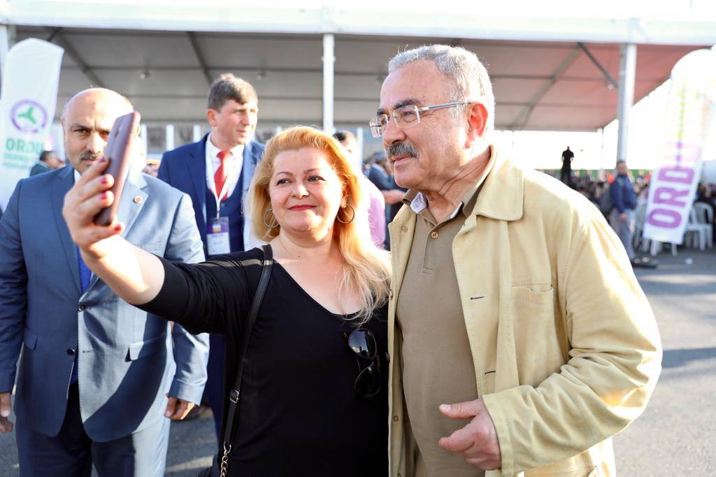 ORDU TANITIM GÜNLERİNDE HİLMİ GÜLER'E YOĞUN İLGİ
gazetecinar.com/ordu-tanitim-g…