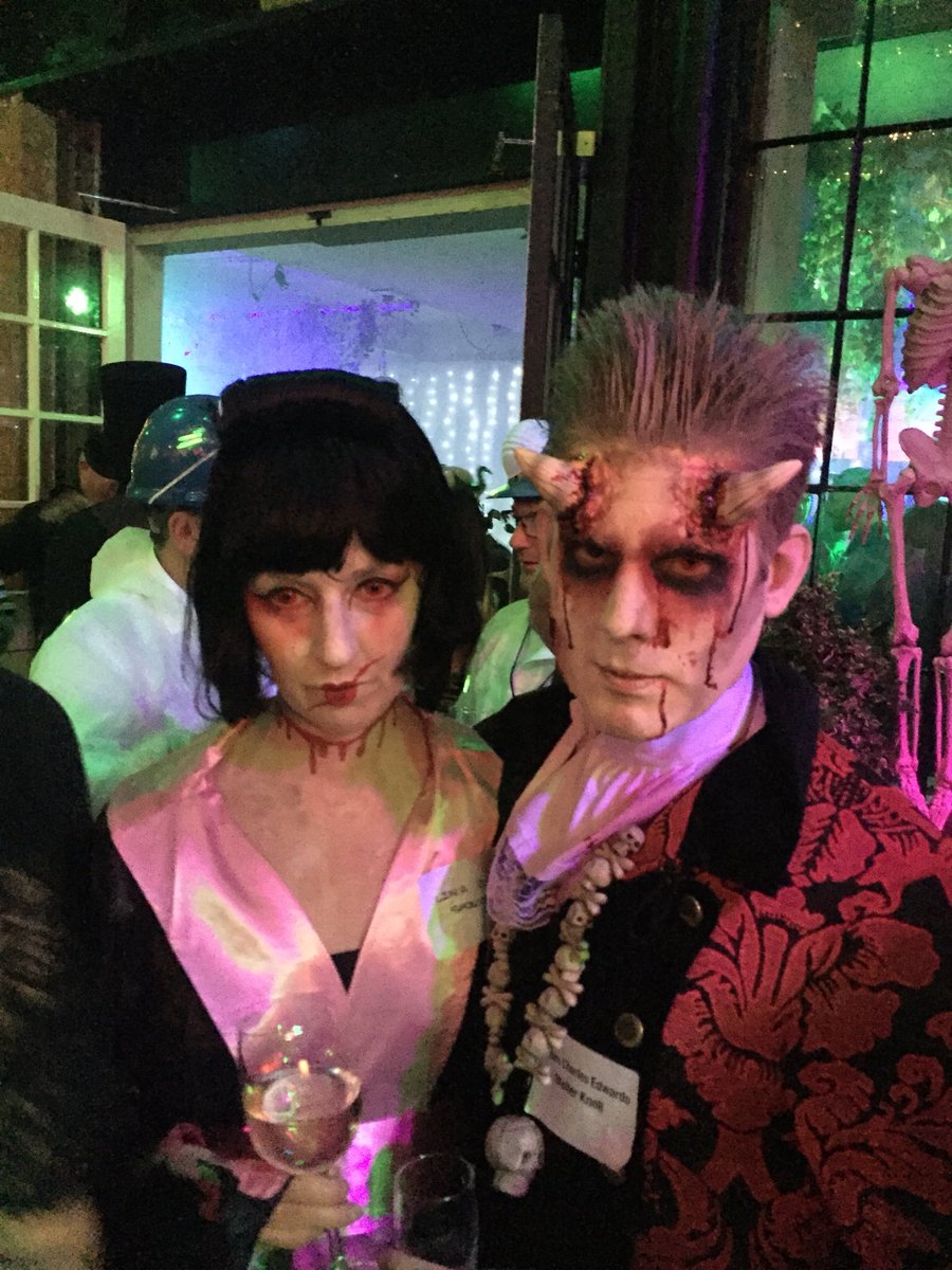 Showcase tweet media