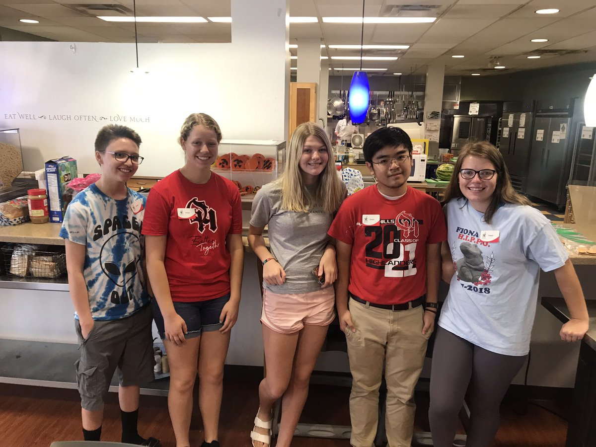 ohhsclassof2021's tweet photo. Thank you to everyone who volunteered at our last two Ronald McDonald House visits! @RMHCincinnati https://t.co/h05dw7CLtm