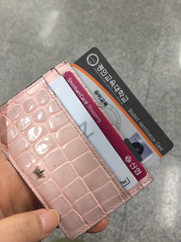 97answer92's tweet image. #경인교육대학교 #경인교대 #분실 지하철 1호선에 주워서 동인천역 1번 출구 고객지원센터에 맡겼습니다. 혹시 이 글을 볼 수 있나 싶어서 글 올려봅니다.