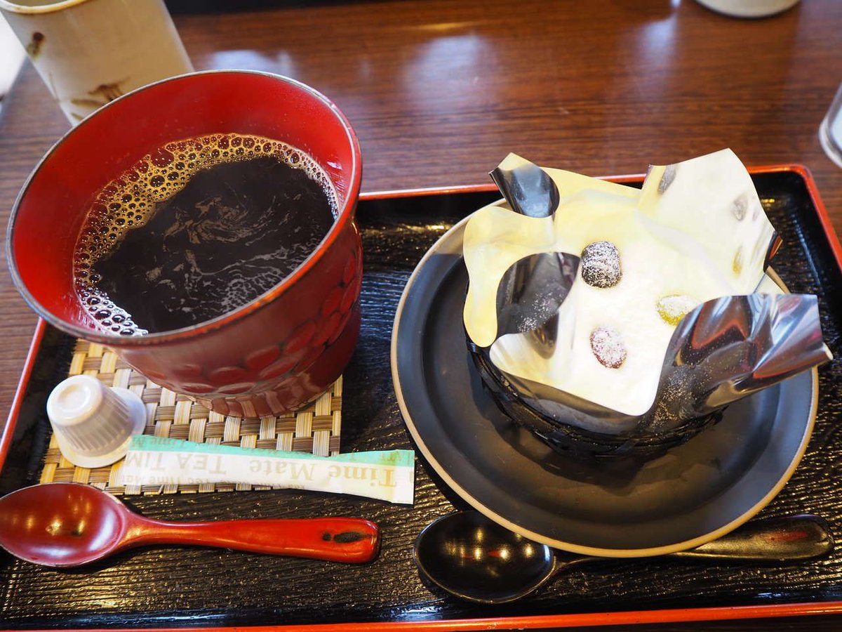 Uzivatel ブログdeバーチャル駅長 阪急電鉄 Na Twitteru 京都小旅 一乗寺中谷 T Co Aytb3psywb 一乗寺の郷土銘菓である でっち羊羹 でも有名で お土産にされる方も多い 人気の 絹ごし緑茶てぃらみす は まず見た目に衝撃 京都 河原町