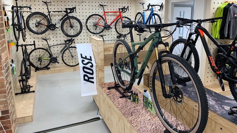 Empty office building transformed into multisport showroom <a href="/RGMM_UK/">RGMM Ltd.</a> @ROSEBikes <a href="/ukrosebikes/">RoseBikesUK</a> ...  endurancebusiness.com/2019/industry-… via <a href="/endurancebiz/">endurancebiz</a>