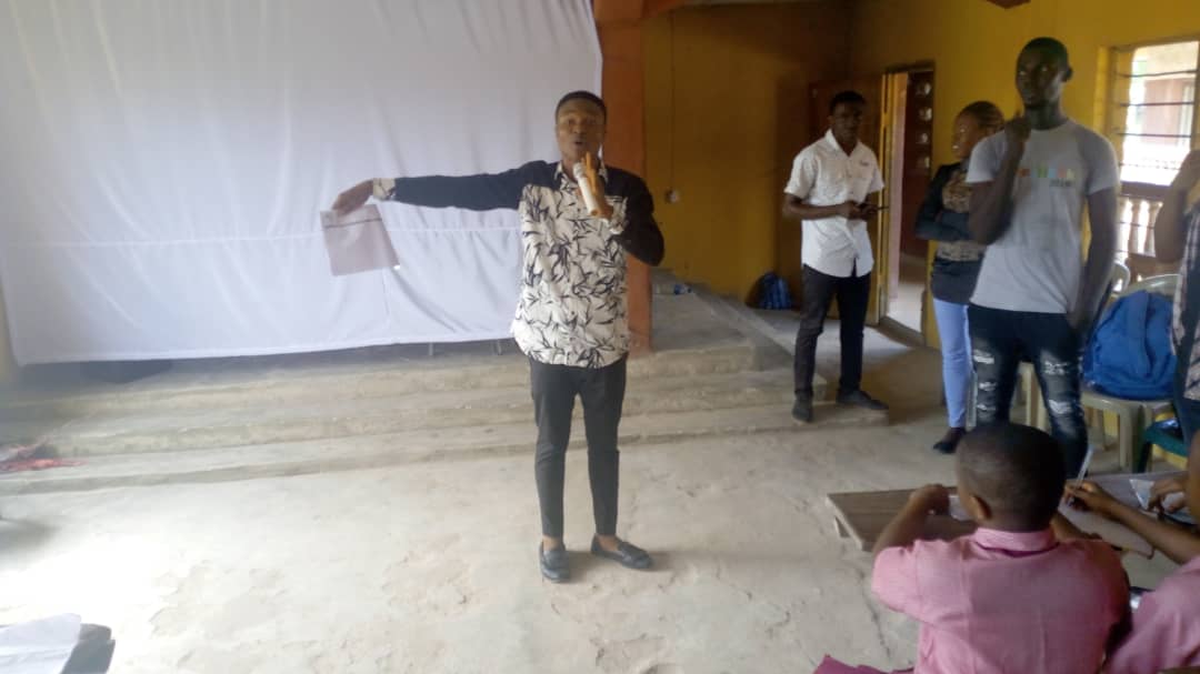 Sylvstr___'s tweet photo. We just left Excela Int'l school, Aba where I introduced the students to Computational Thinking, a very essential skill in software development!
Tomorrow, we'll be at the computer laboratory for the hands-on Programming with @scratch 🔥🔥
@AfricaCodeWeek @googleafrica @teenhackng https://t.co/EZBgn6Mv03