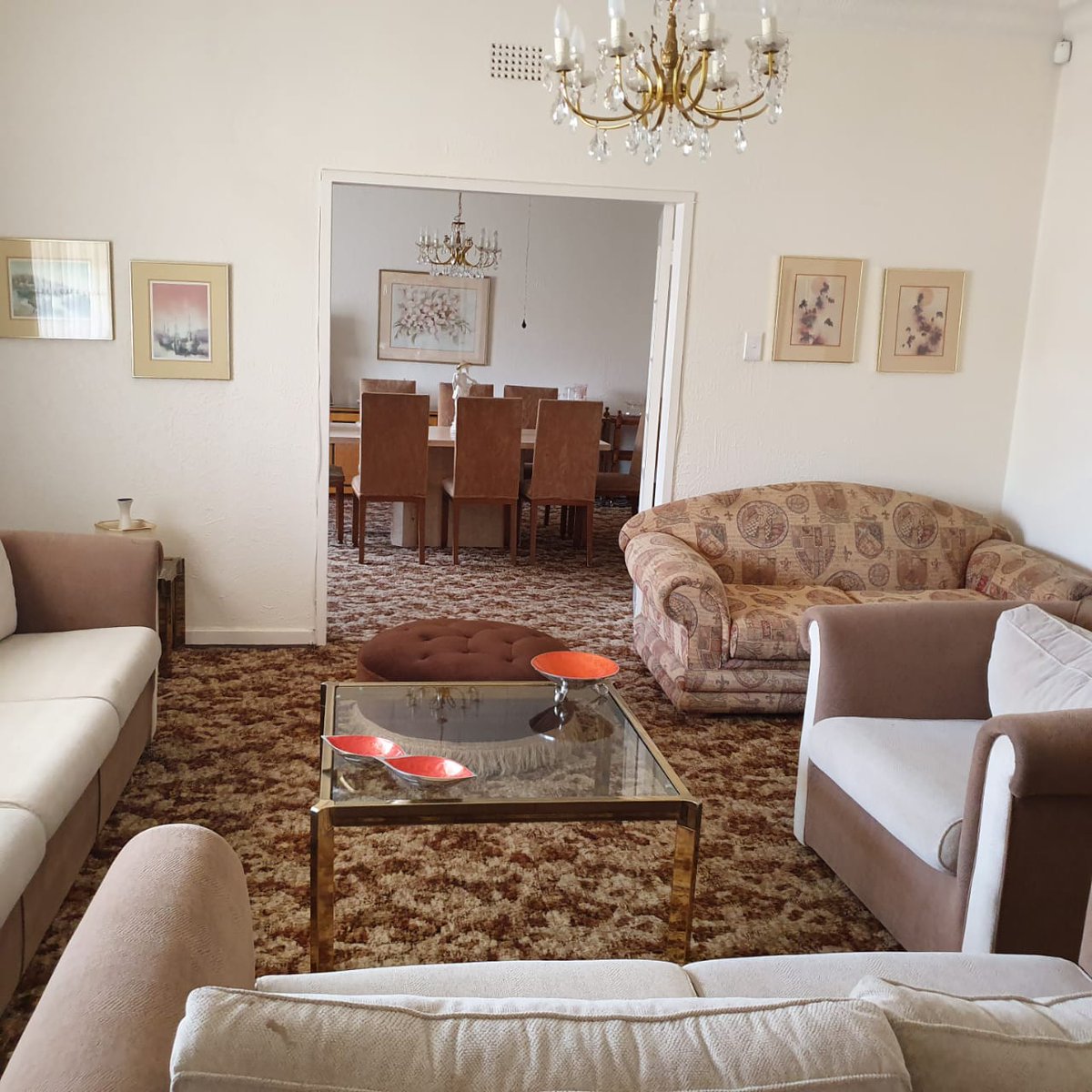 TargetReal's tweet image. SYDENHAMEASTHouseForSale
The house comprises of 3bedrooms,one bathroom with bath and shower,large eat in kitchen with scullery
Paved driveway with lots of off street parking
Two domestic rooms with two storerooms
Asking price R 1.7 million
Contact Jenny on 0828507171or0114407373