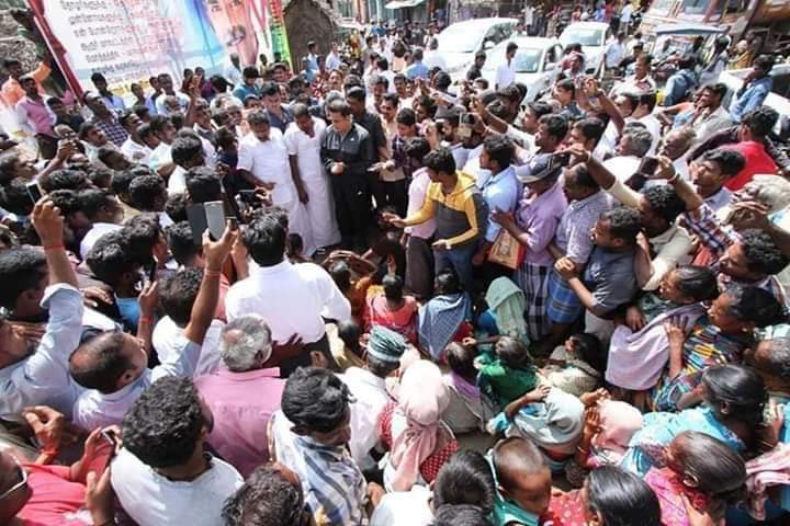 ibalamurugan72's tweet photo. #கஜா_புயலில்_கமல் 

#KamalHaasan's 3rd visit to the #GajaCyclone affected places. 
#Permal_Malai , #Kodaikanal. 

#NammavarInKodaikanal 
#MNMforDelta 🤝🏻
#NammavarInField 🔥 https://t.co/TL5fx9UKmu