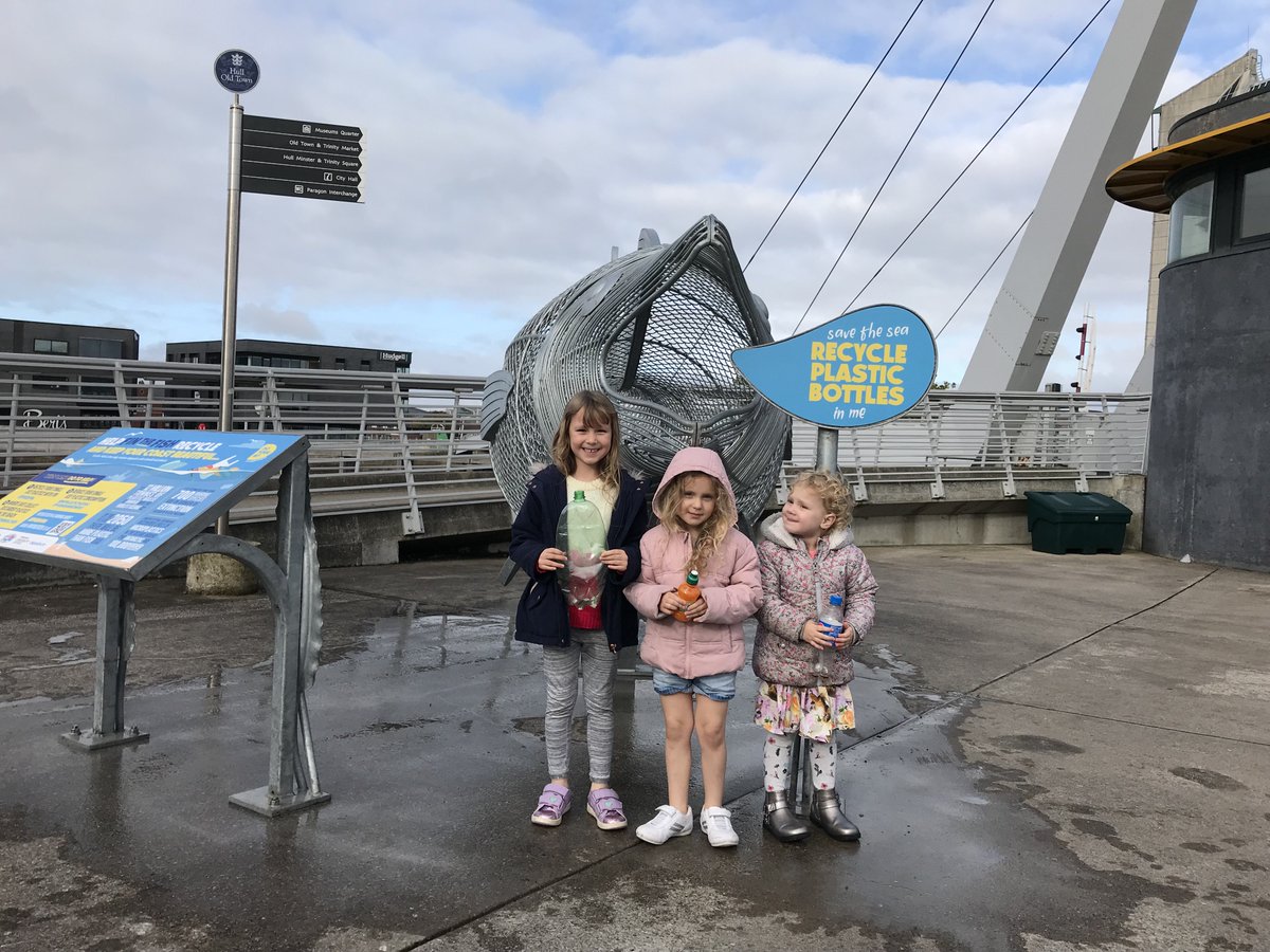 TheDeepHull's tweet photo. Pls feed #FintheFish ! This sculpture is a bin to collect plastic waste, preventing it from going into nearby rivers and ultimately the ocean. Fin was previously located in Scarborough & collected more than 6000 plastic bottles in just 8 weeks.
@YorkshireWater @Biffa @UniOfHull https://t.co/F4rJtVKZr0