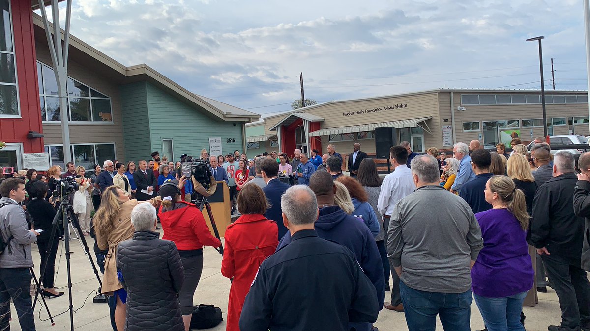 Chief3701's tweet photo. Address by Mayor Fischer as we open the new Harshaw Family Foundation Animal Shelter off Newburg Road #louisville https://t.co/biBU0fK8h4
