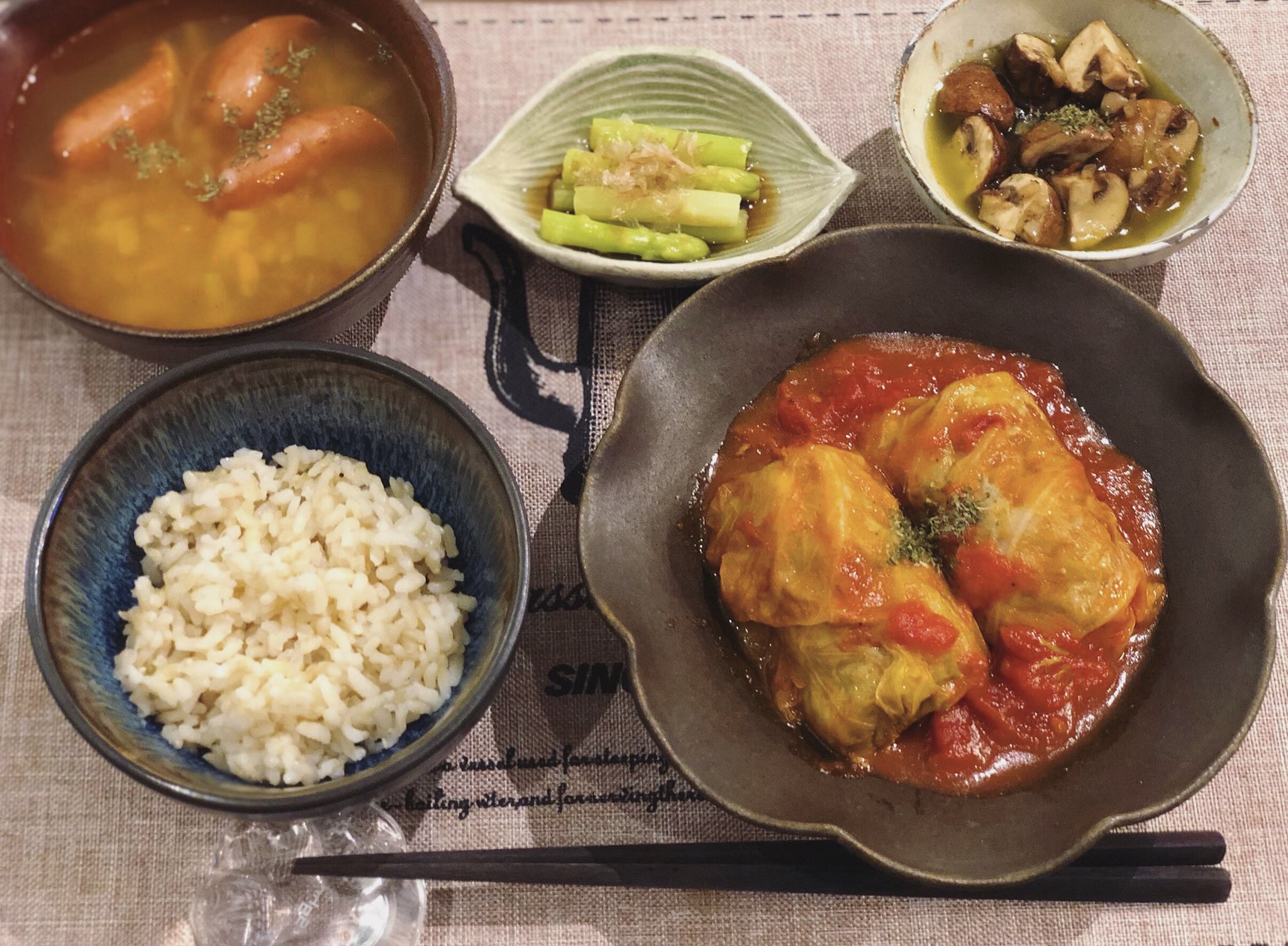 岸明日香 U Tvitteri 今日の昼ご飯はロールキャベツ うちはトマトベース 洋食を和食器で食べるのもよき ケチャップきらしてて ロールキャベツの隠し味は 大好きなオイスターソースです コクがでてご飯が進むくん そして昼も夜もロールキャベツ 岸明日香 U Tvitteri 今日の昼ご飯はロールキャベツ うちはトマトベース 洋食を和食器で食べるのもよき ケチャップきらしてて ロールキャベツの隠し味は 大好きなオイスターソースです コクがでてご飯が進むくん そして昼も夜もロールキャベツ