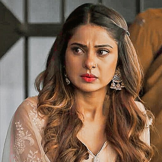 thewifehooda's tweet photo. hum aapke hain kaun? https://t.co/yLEd4kgfnC
