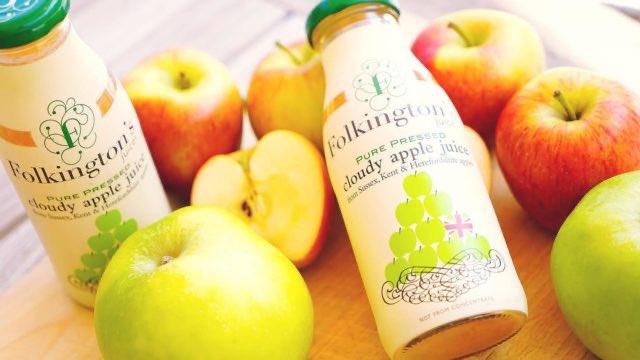 Folkingtons's tweet photo. Its officially 'apple' day! Therefore it would be rude not to crack open bottle of our cloudy apple juice 😉🍏

#Folkingtons #Apple #Authenitc #Artisan #Juices https://t.co/GCYHCGwzl6