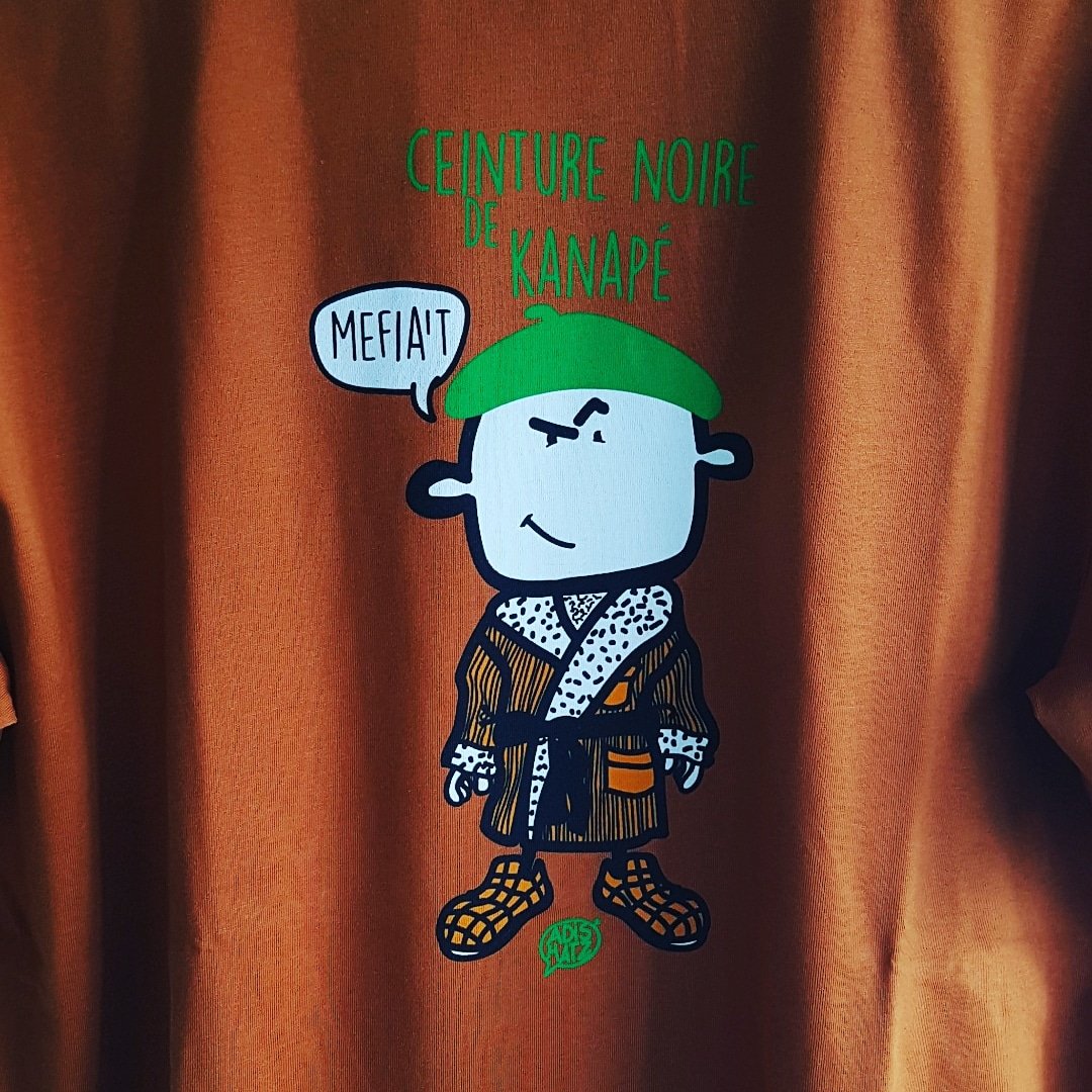 AdishatzOficiau's tweet photo. ➡️ Nouveau T-shirt réf "Kanap"
#Adishatz #landes #Capbretondestination #CòstaSudGasconha #GasconceptStore #nouvelleaquitaine #Food https://t.co/1eV8b0YG5F