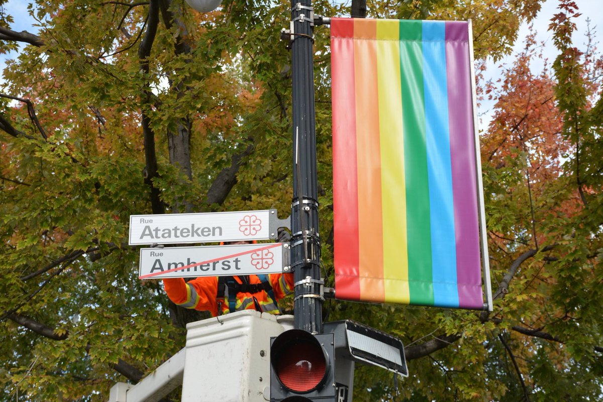 C’est maintenant officiel: comme vous pouvez le voir, la rue Amherst devient la rue Atateken, qui signifie «frères et soeurs» en langue kanien'kéha! 📸: André Querry #polmtl